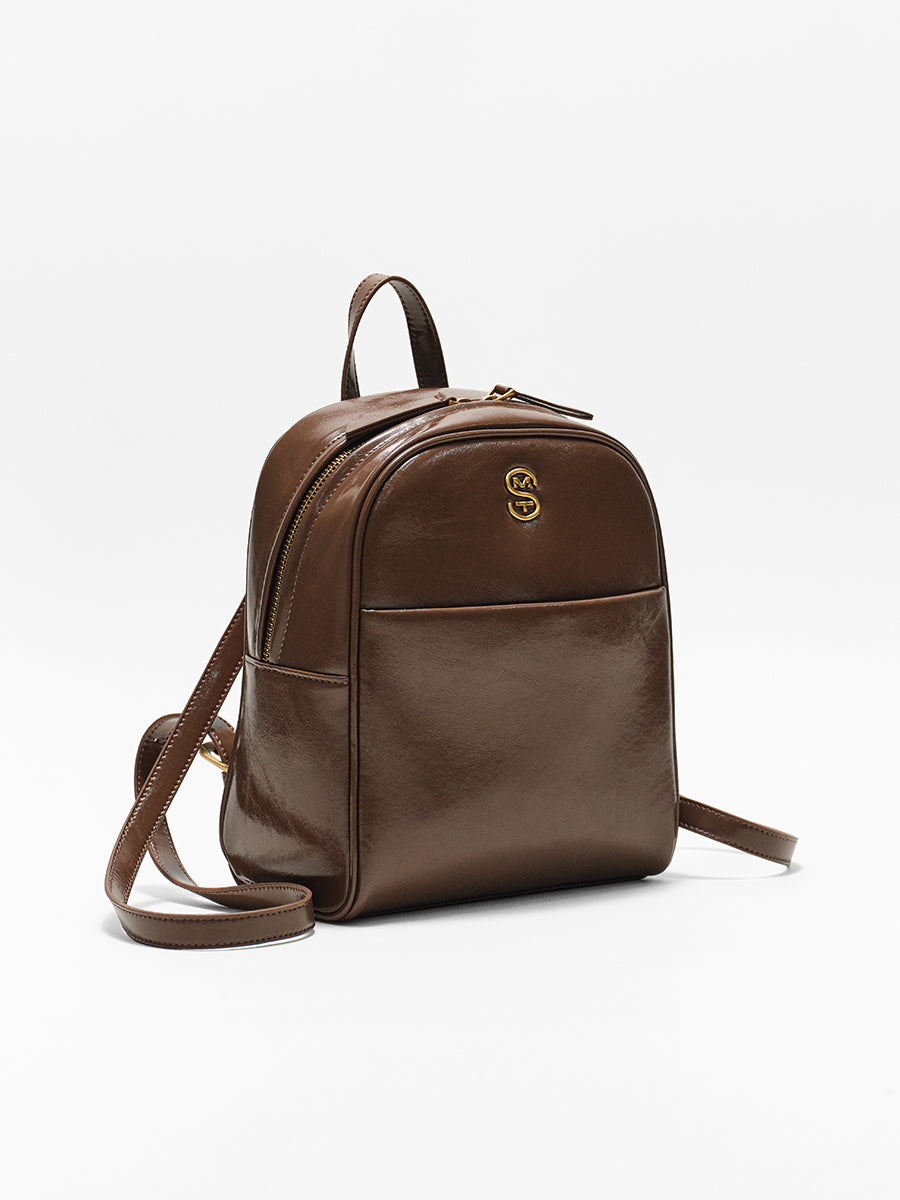 Commuter-friendly versatile retro backpack