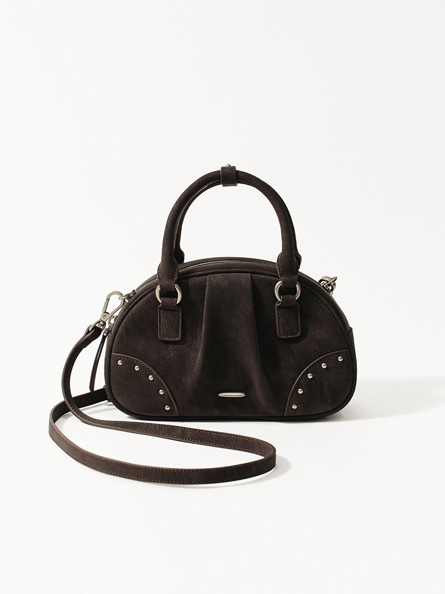 A small semi-circular bowling bag