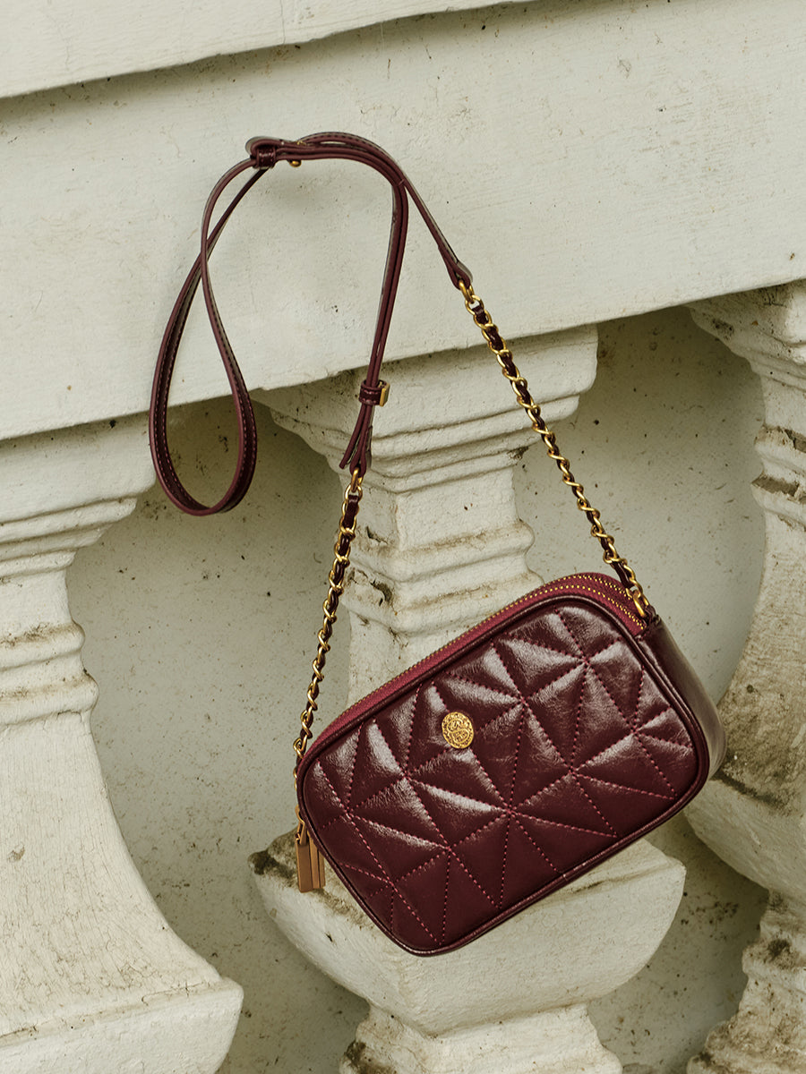 Envelope-shaped chain bag crossbody bag