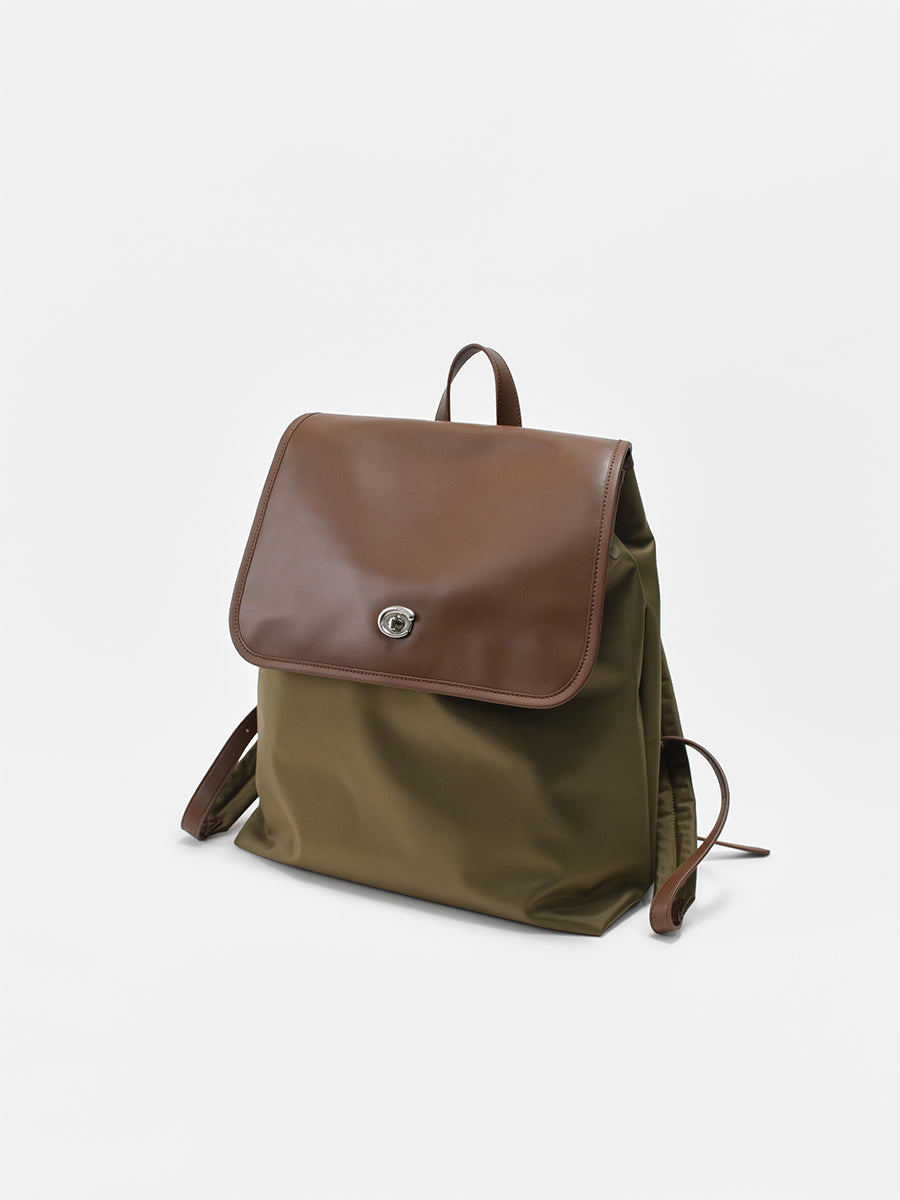 Large-capacity commuter backpack