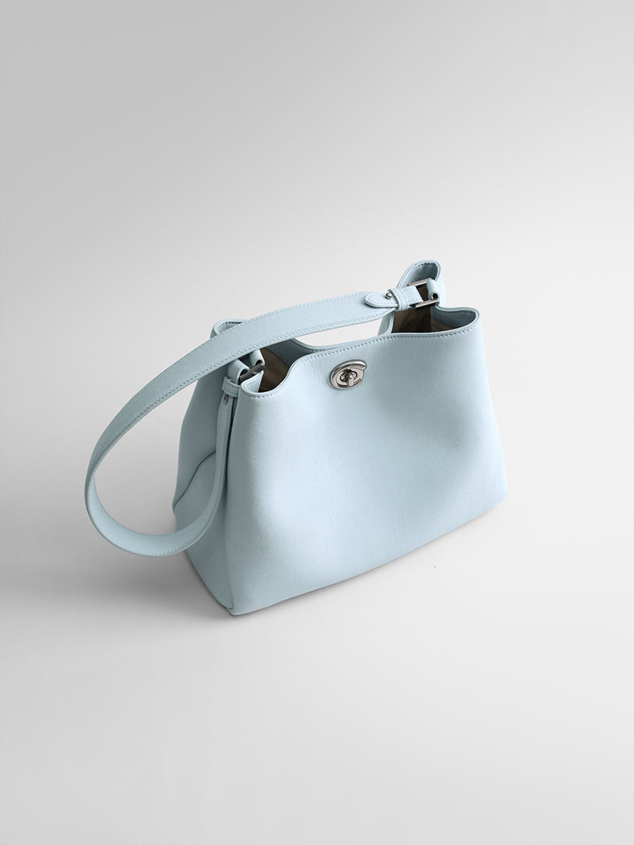 Minimalist, versatile bucket bag