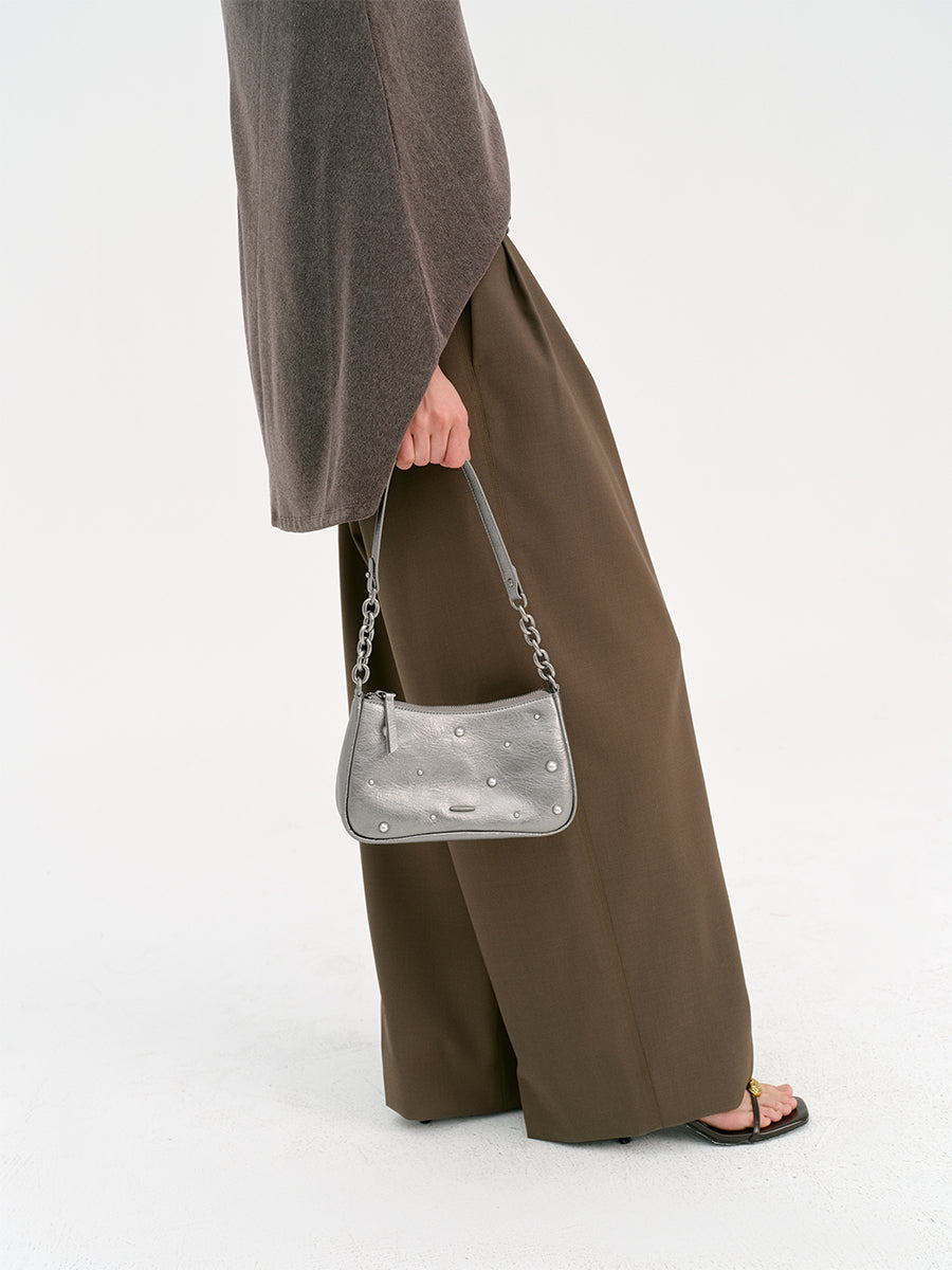 New underarm bag with a sense of desig