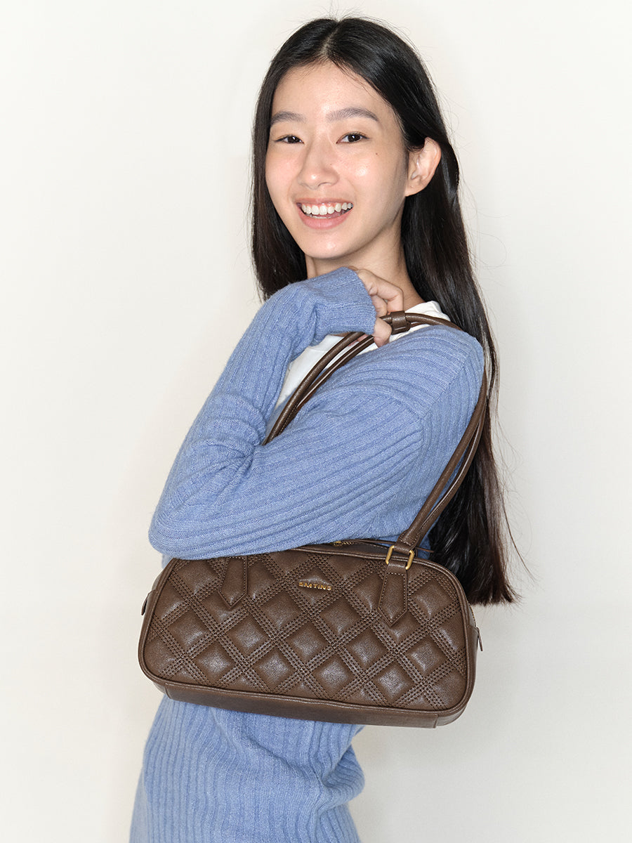 Diamond-patterned boston bag