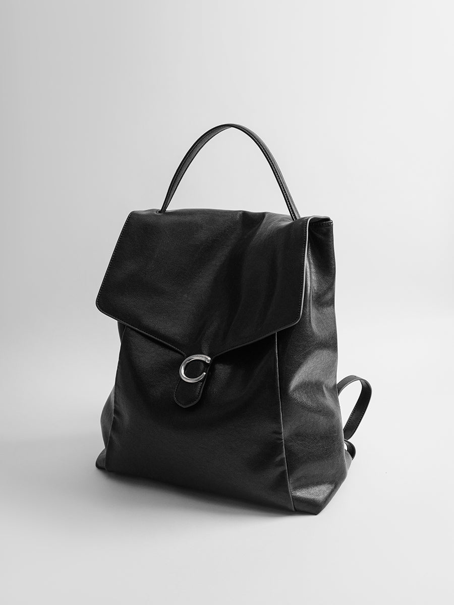 Large-capacity backpack