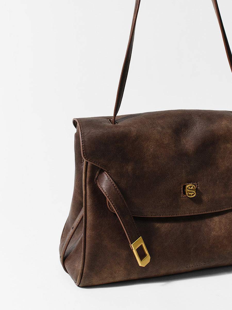 A new high-end commuter tote bag