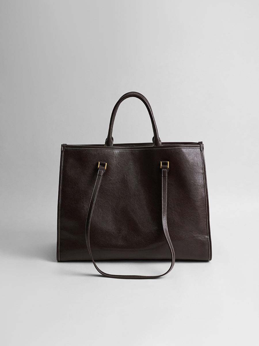 Large-capacity commuting handbag