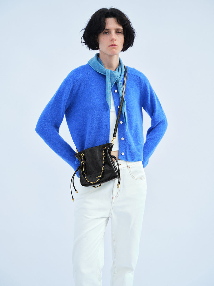 Tote bag with diamond pattern design