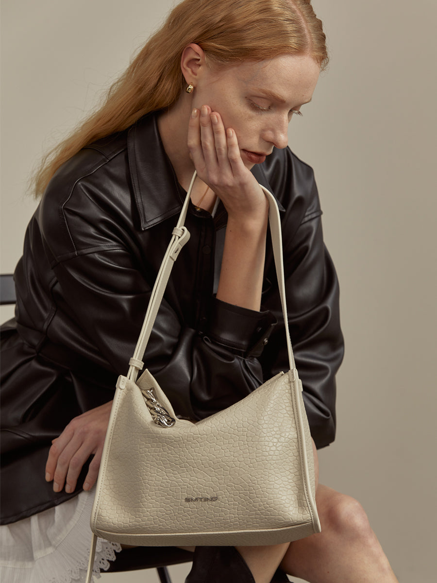 Generous and casual chic boston bag