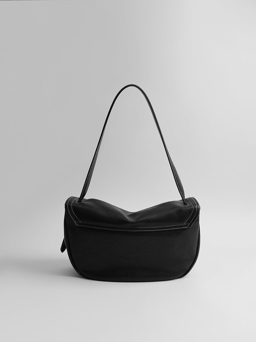 Design-conscious luxury underarm bag