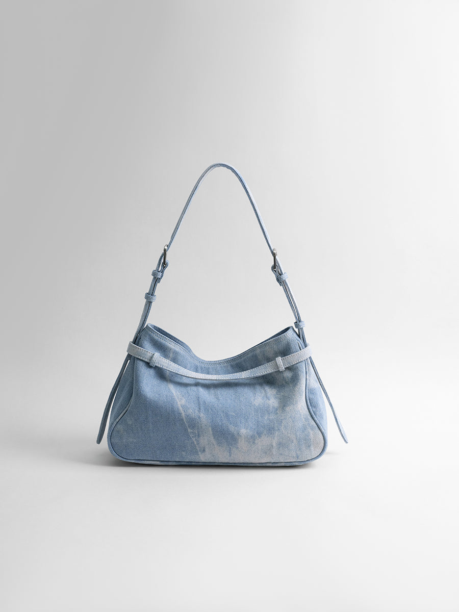 Large-capacity commuter tote bag