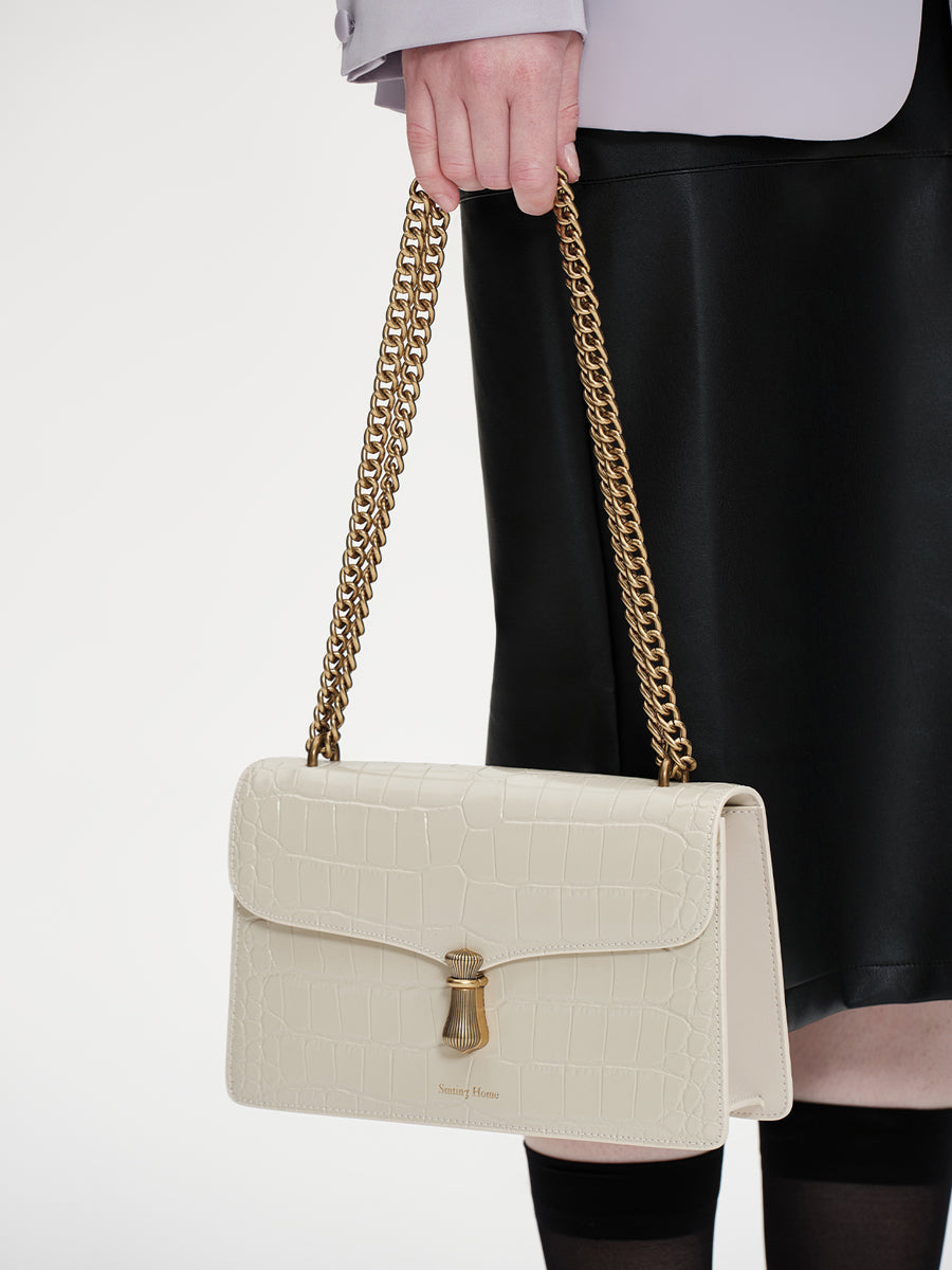 Minimalist textured chain bag
