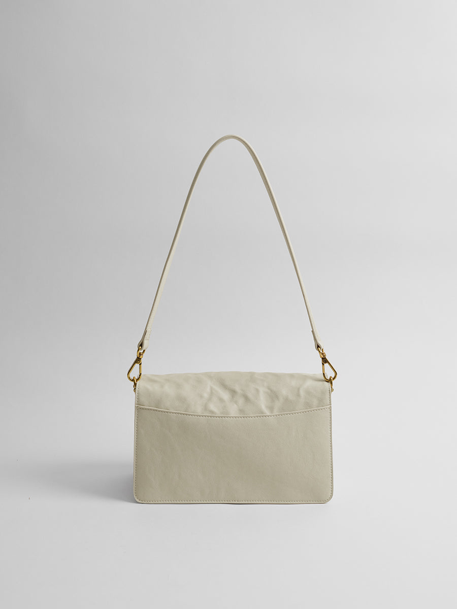 Shoulder bag under the armpit