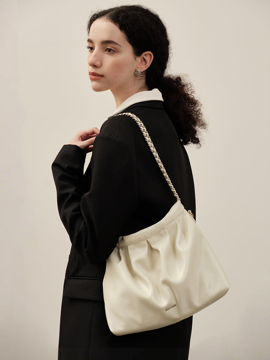 Tissage d'un sac fourre-tout en chaîne de nuages