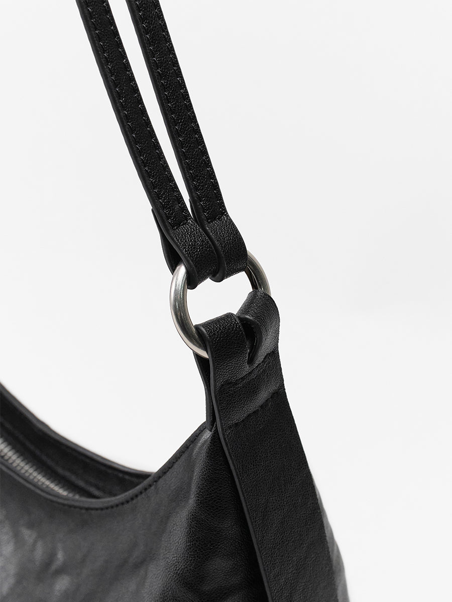 Relaxed hobo armpit bag