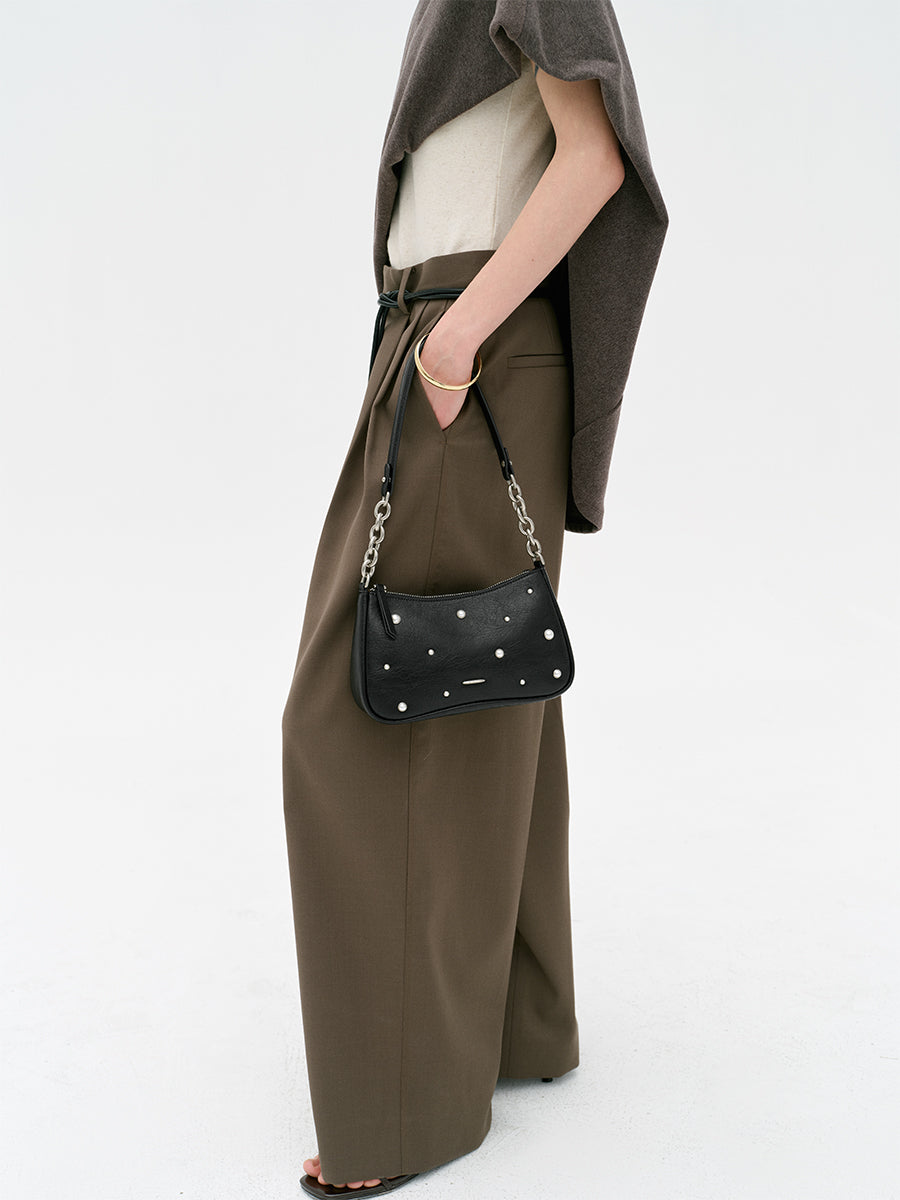 New underarm bag with a sense of desig