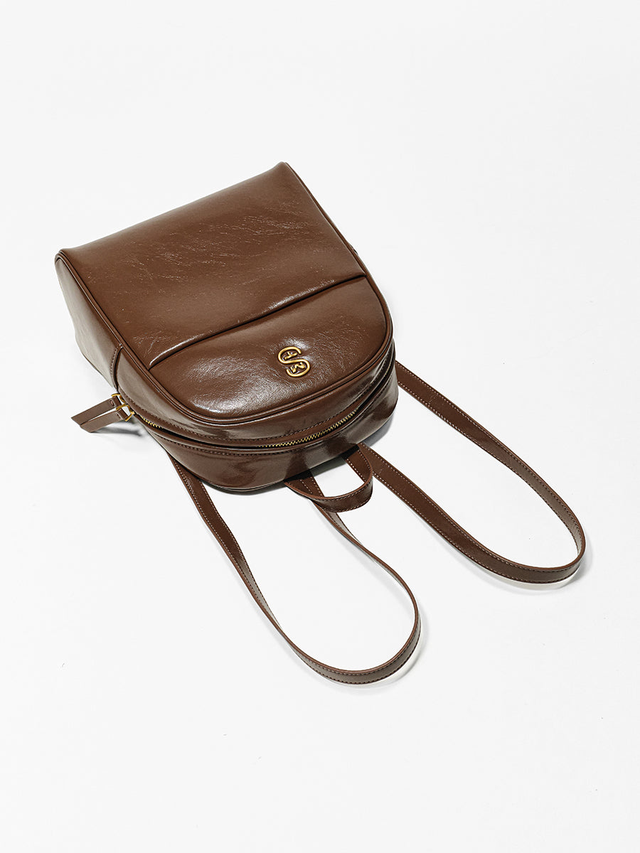 Commuter-friendly versatile retro backpack