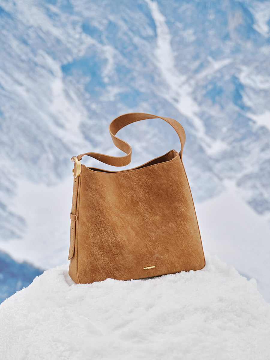 Textured minimalist luxury commuting tote bag