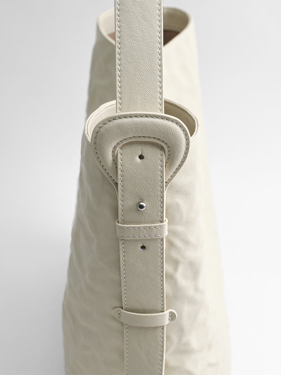Sneaky design bucket bag