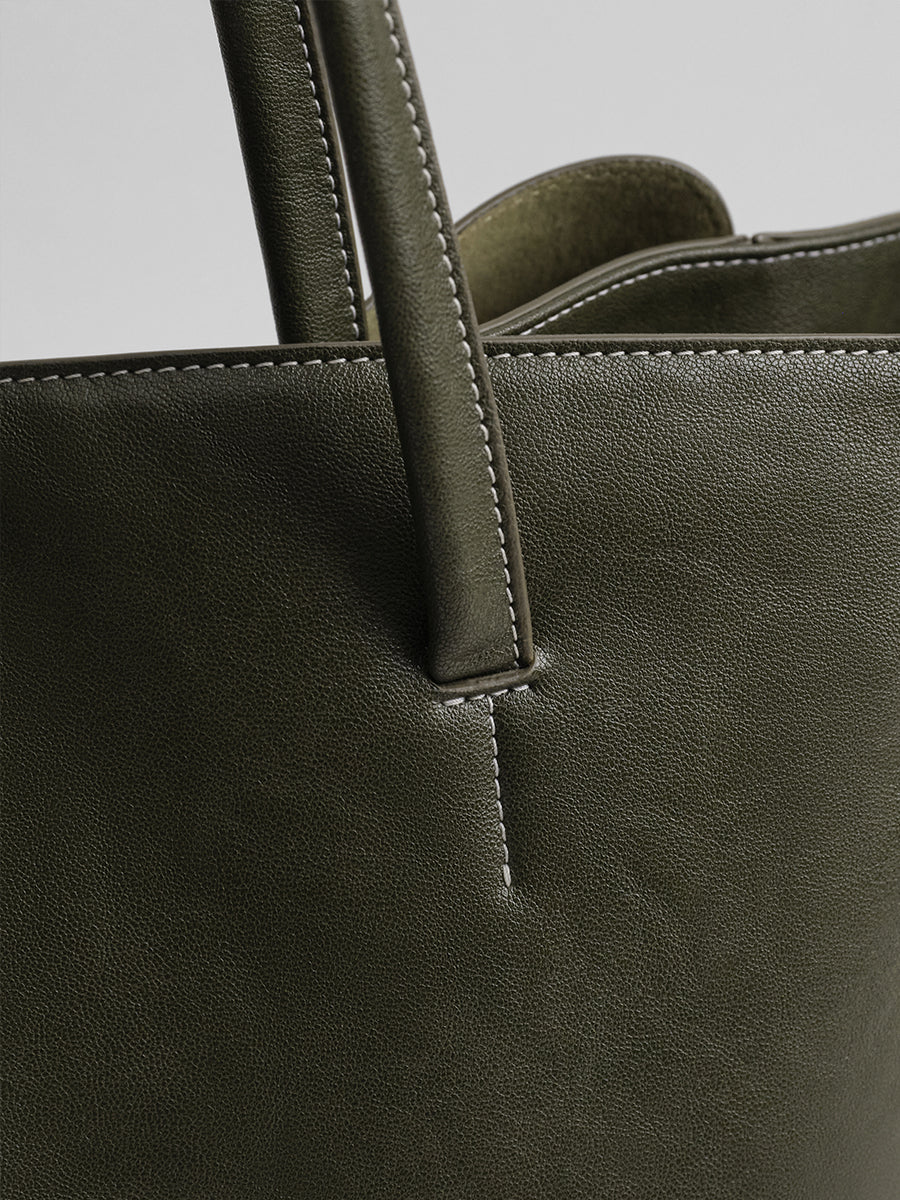 Large-capacity tote bag