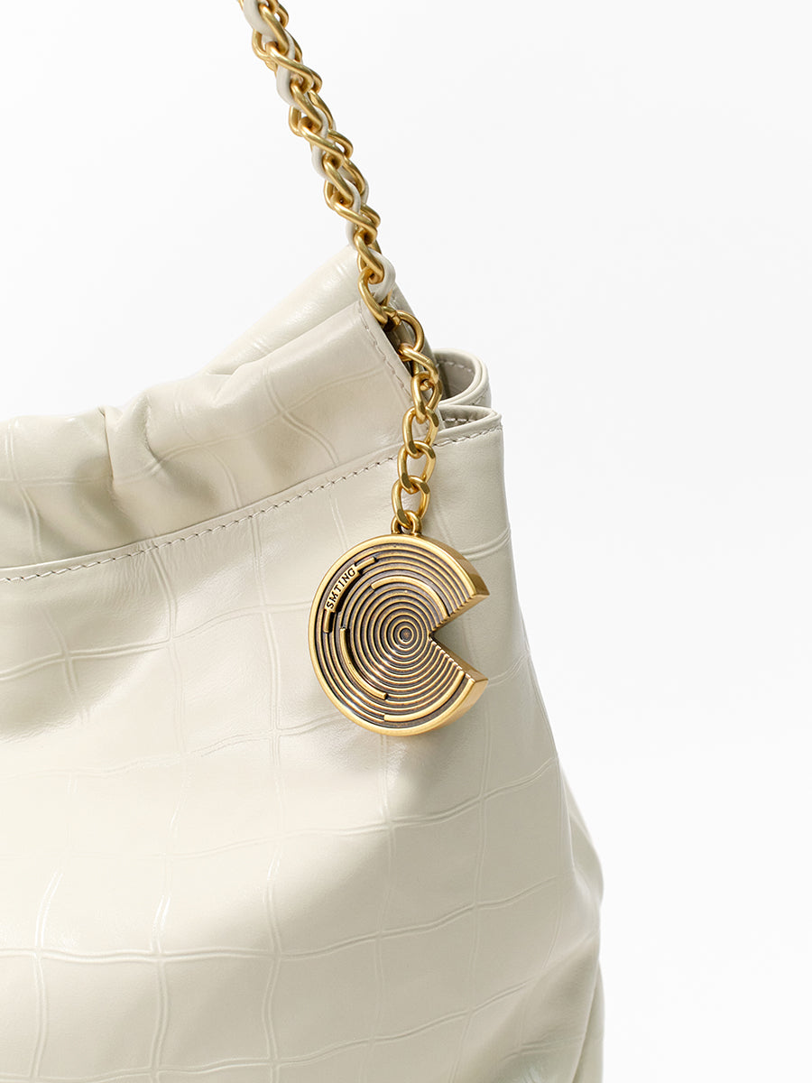 Fashionable retro commuting tote bag