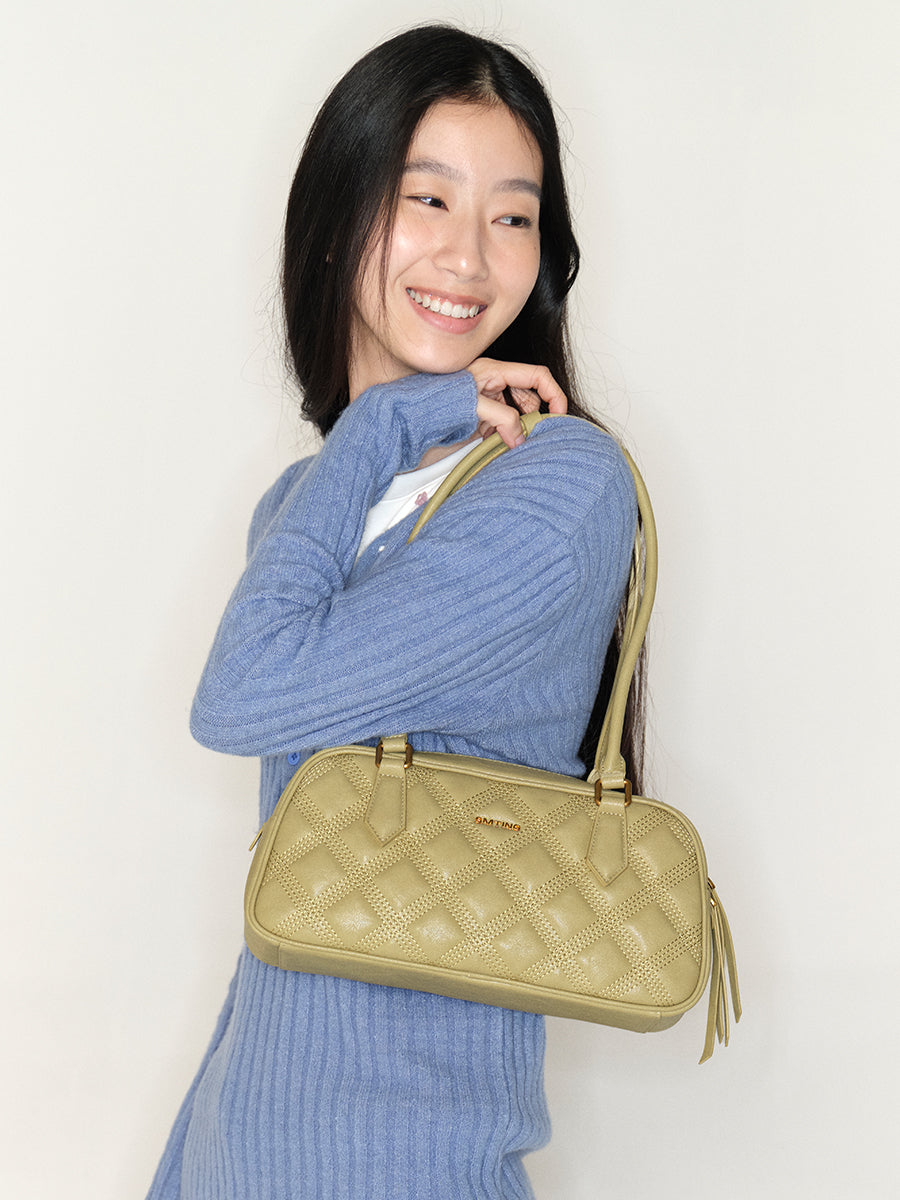 Diamond-patterned boston bag