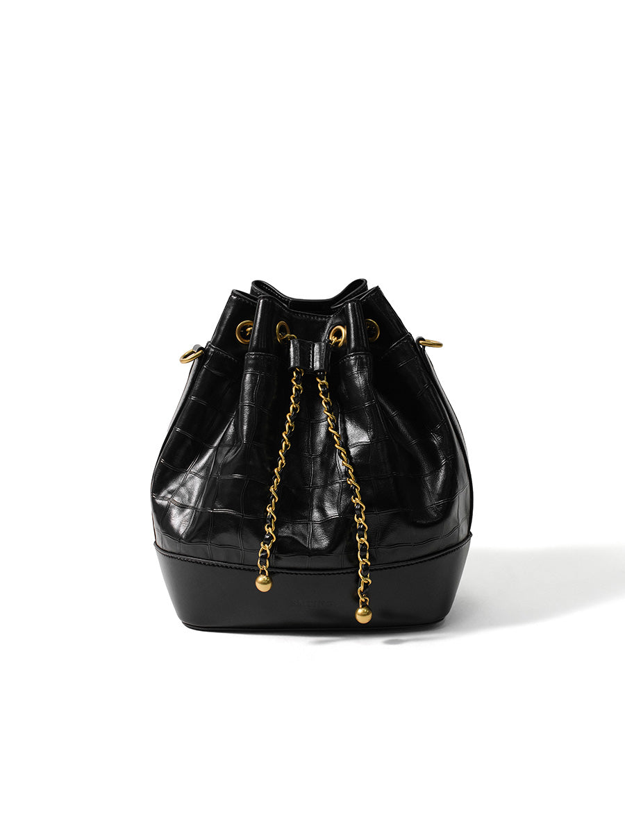 Elegant and exquisite bucket bag