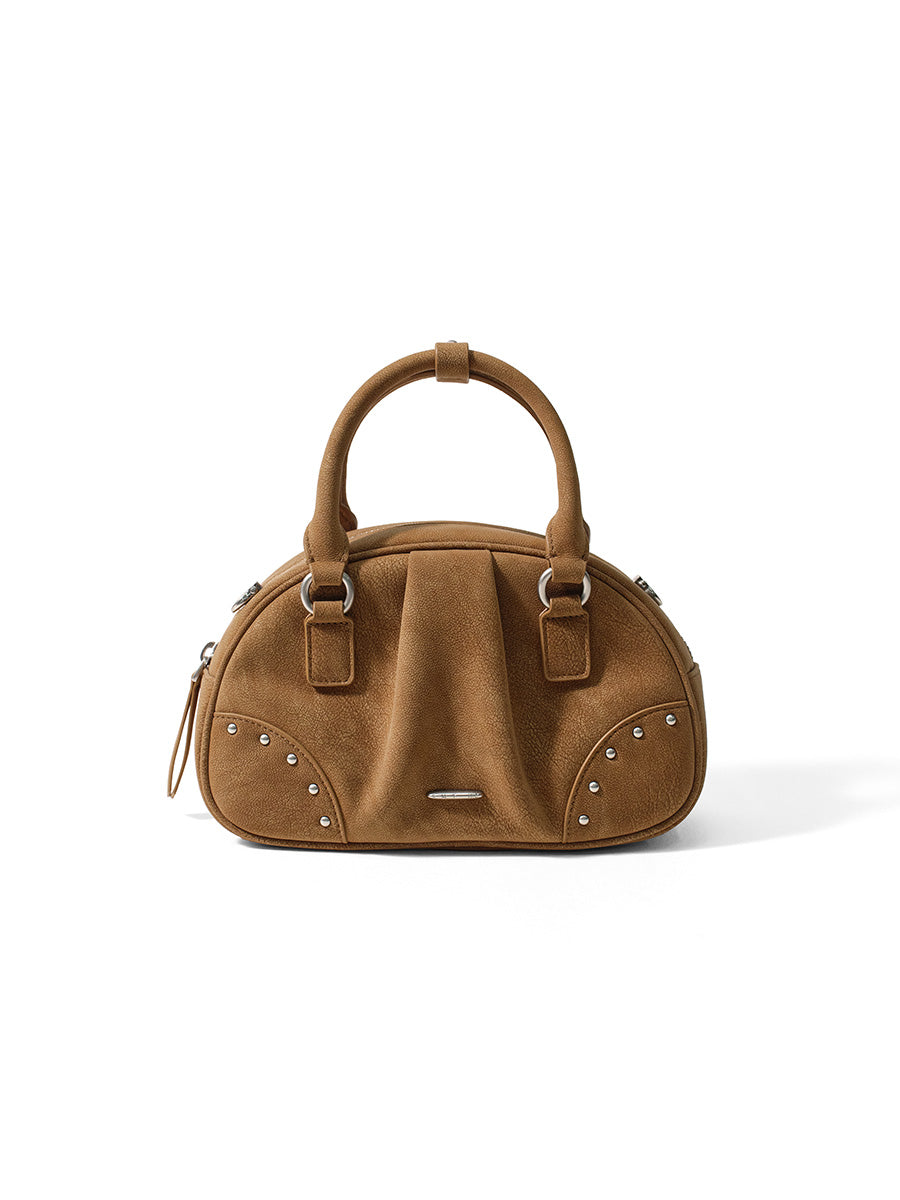 A small semi-circular bowling bag