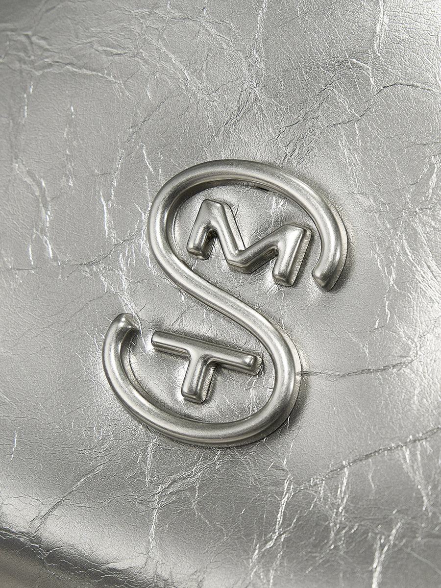 Classic and futuristic combination underarm bag