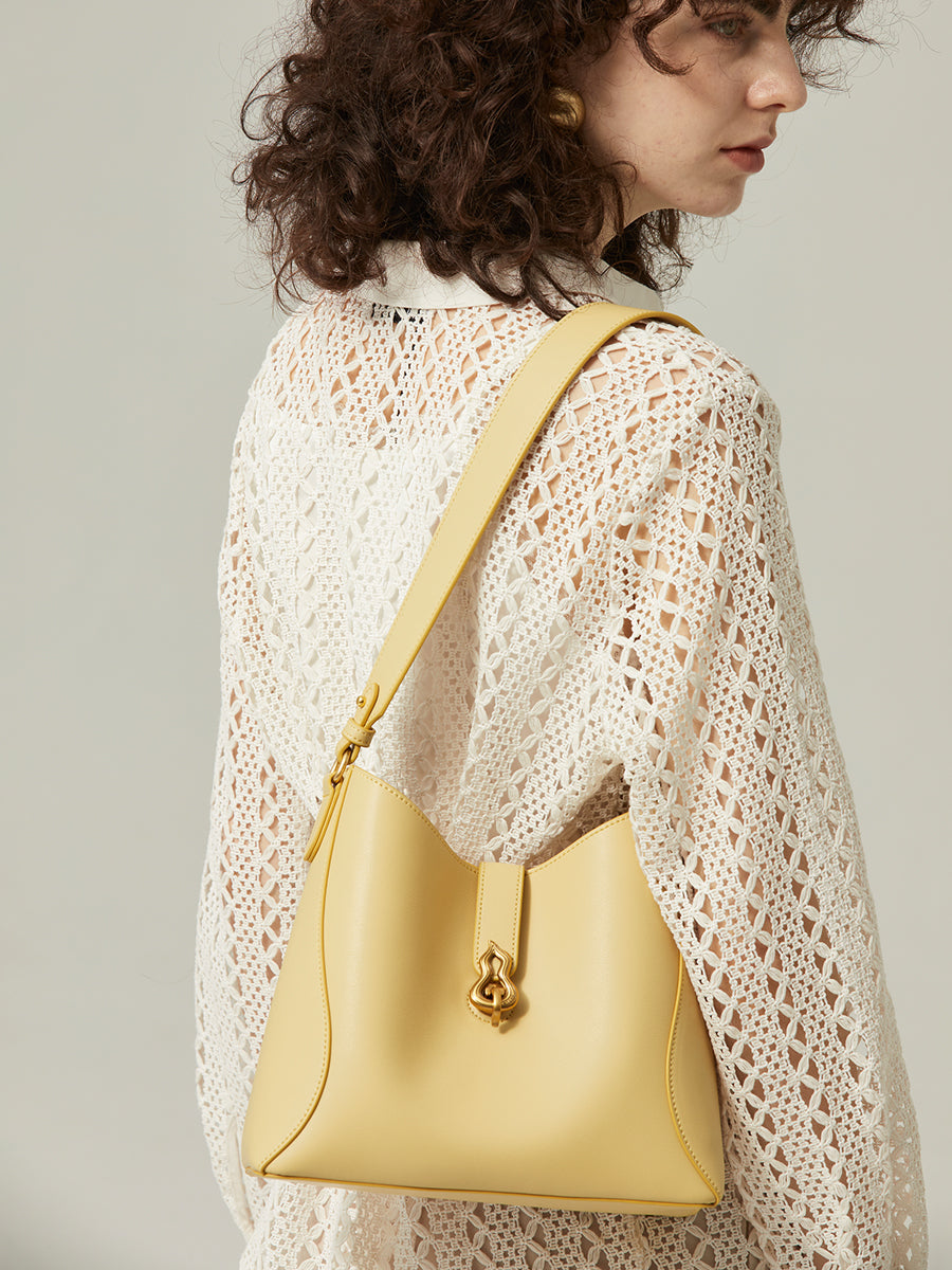 Large-capacity bucket bag for daily commuting