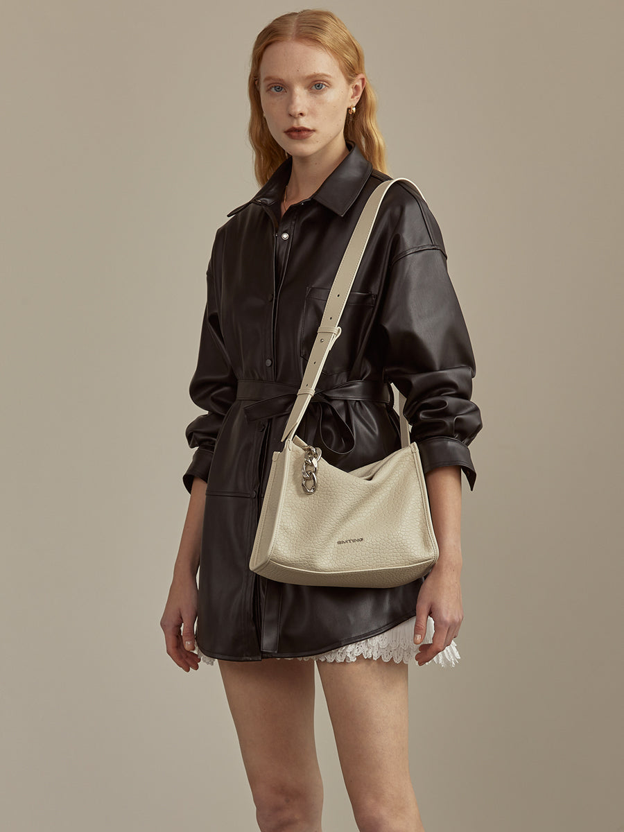 Generous and casual chic boston bag