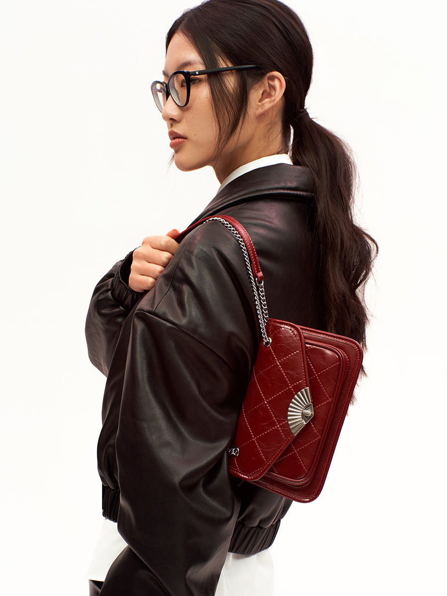 Exquisite diamond-patterned chain bag square bag