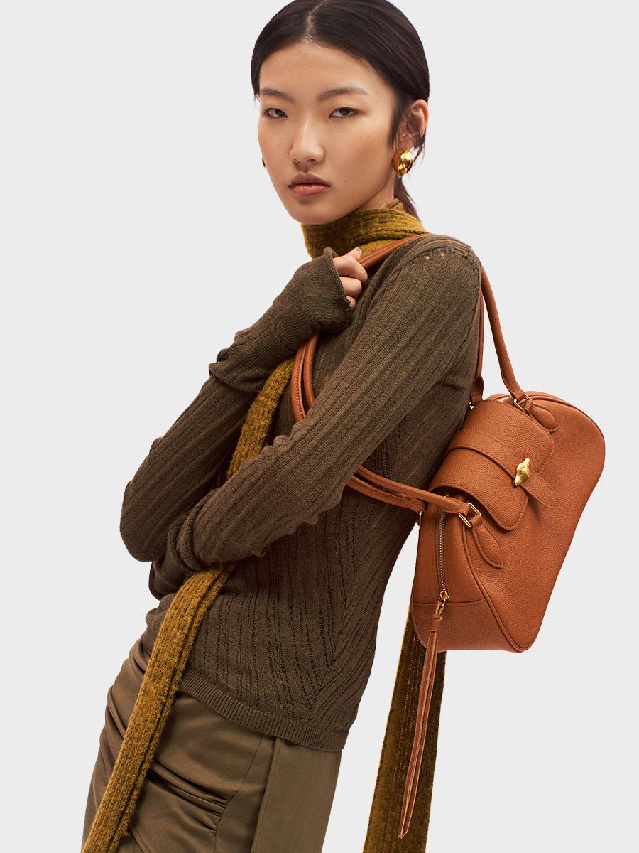 Minimalist chic casual french baguette bag