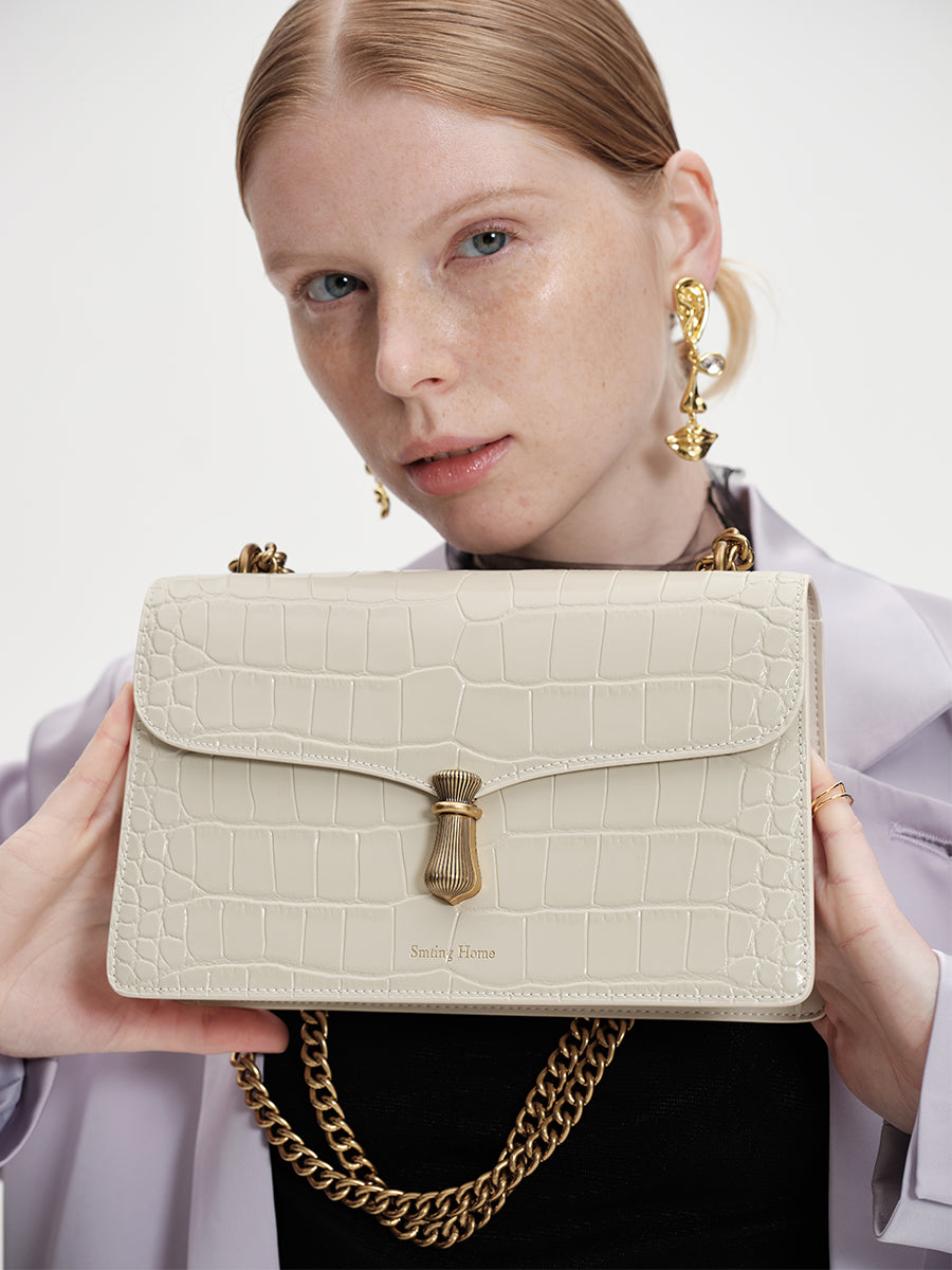 Minimalist textured chain bag