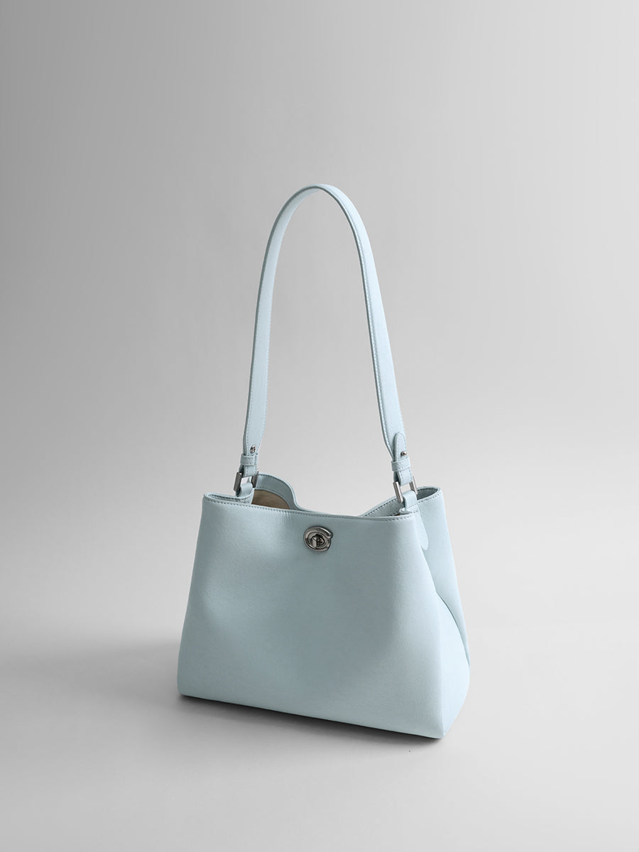 Minimalist, versatile bucket bag