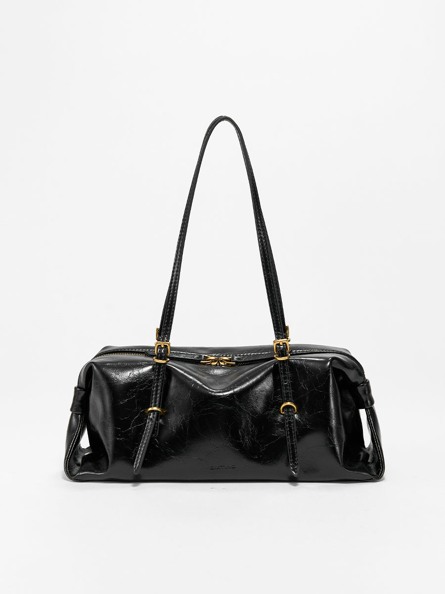 Comfortable and casual baguette bag