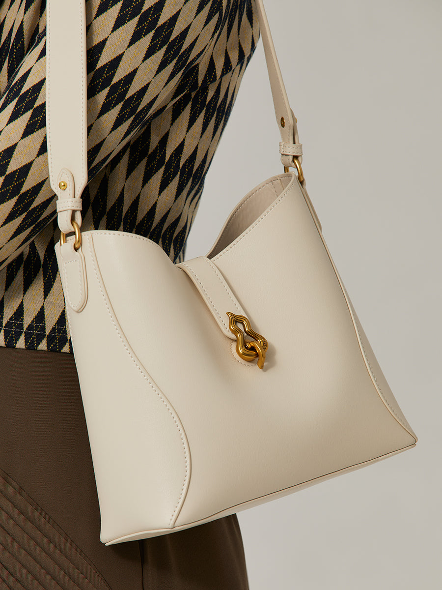 Large-capacity bucket bag for daily commuting