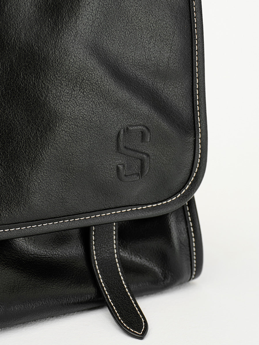 Minimalist and elegant business messenger bag