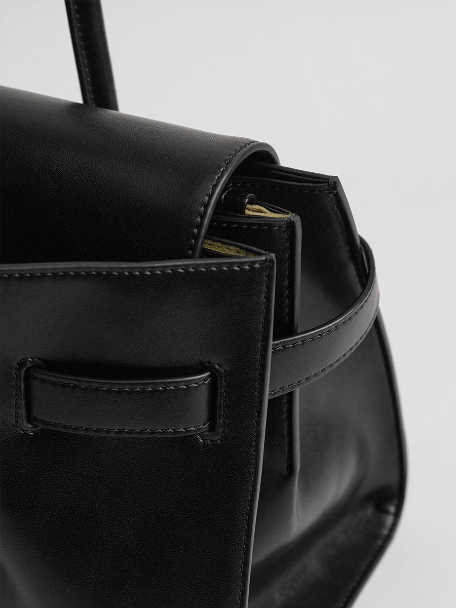 Advanced Sensation Commuter Shoulder Bag