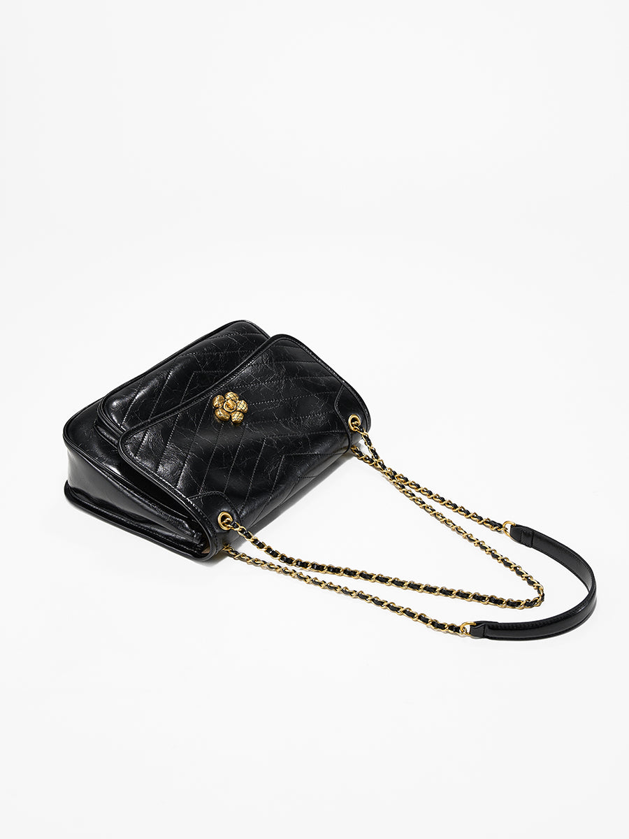 Casual chic chain bag