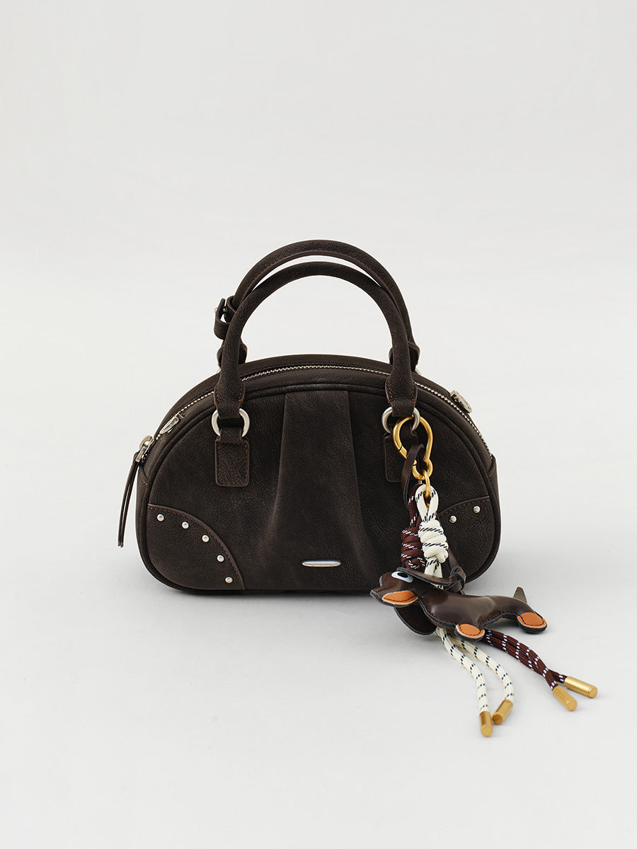 A small semi-circular bowling bag