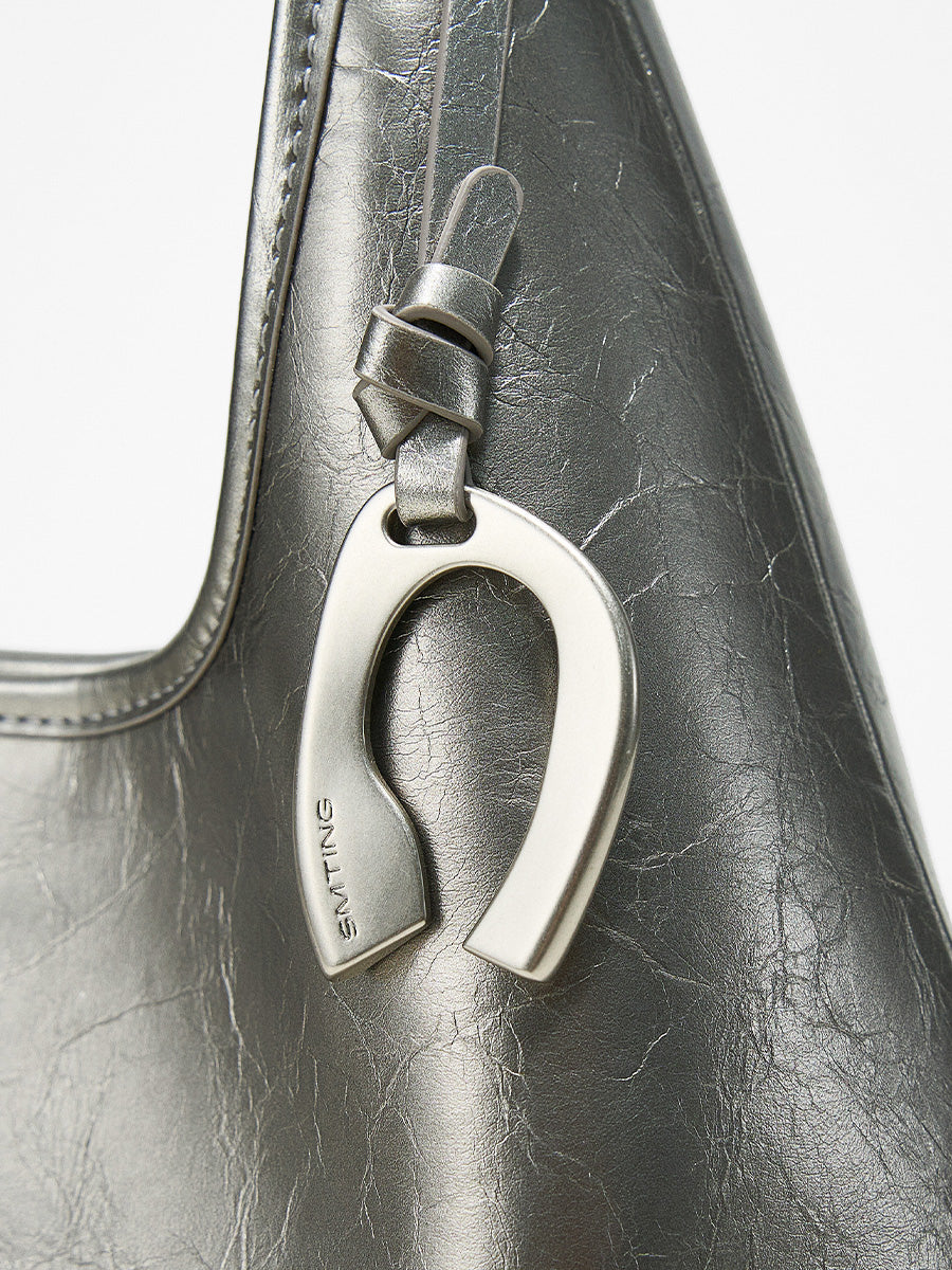 Delicate and eye-catching tote bag