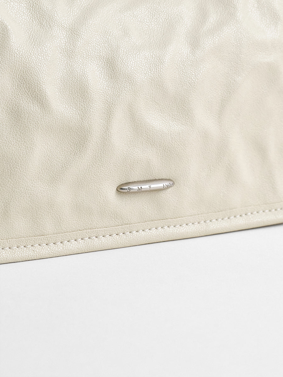 Luxurious and versatile underarm bag
