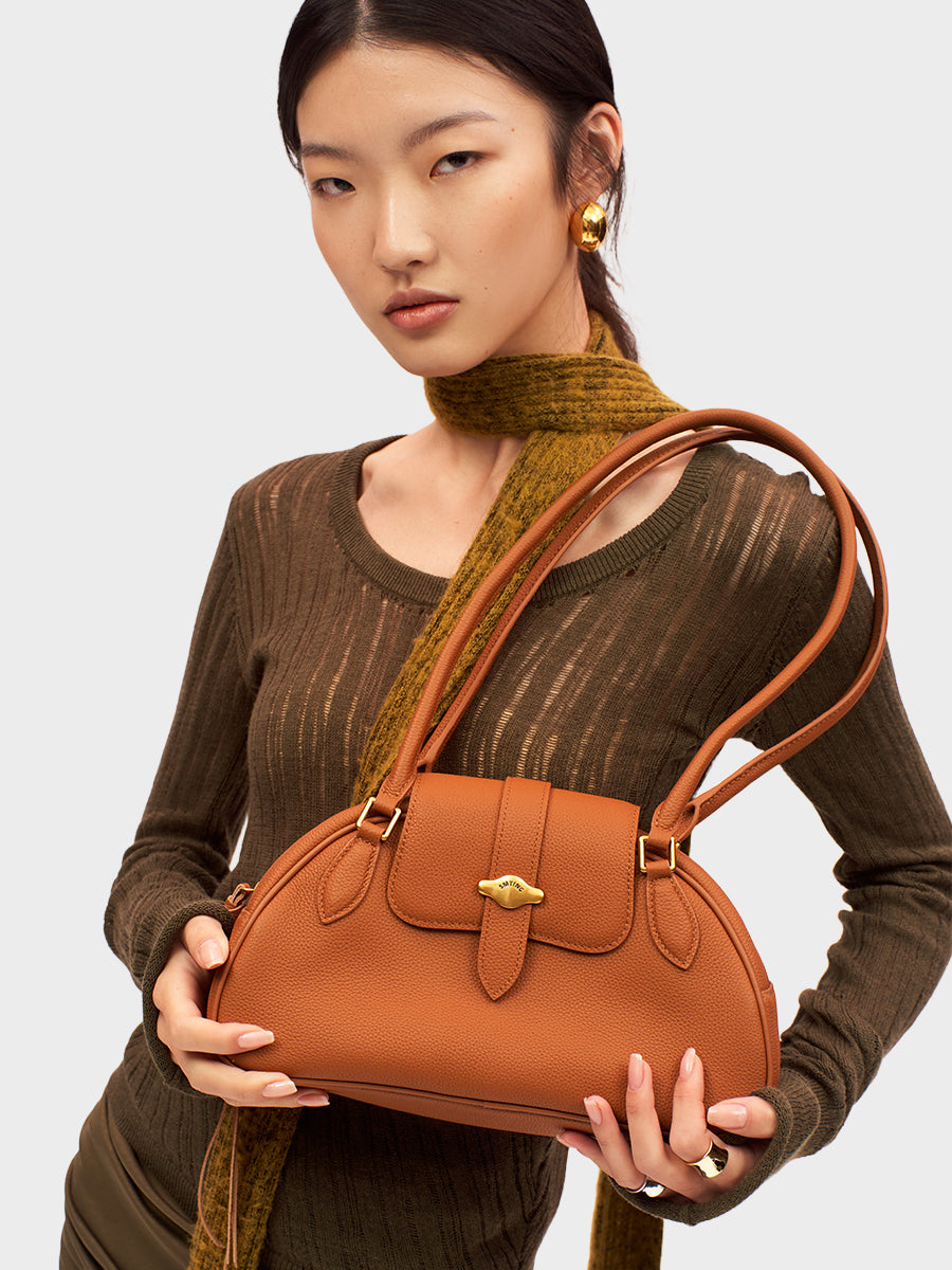 Minimalist chic casual french baguette bag