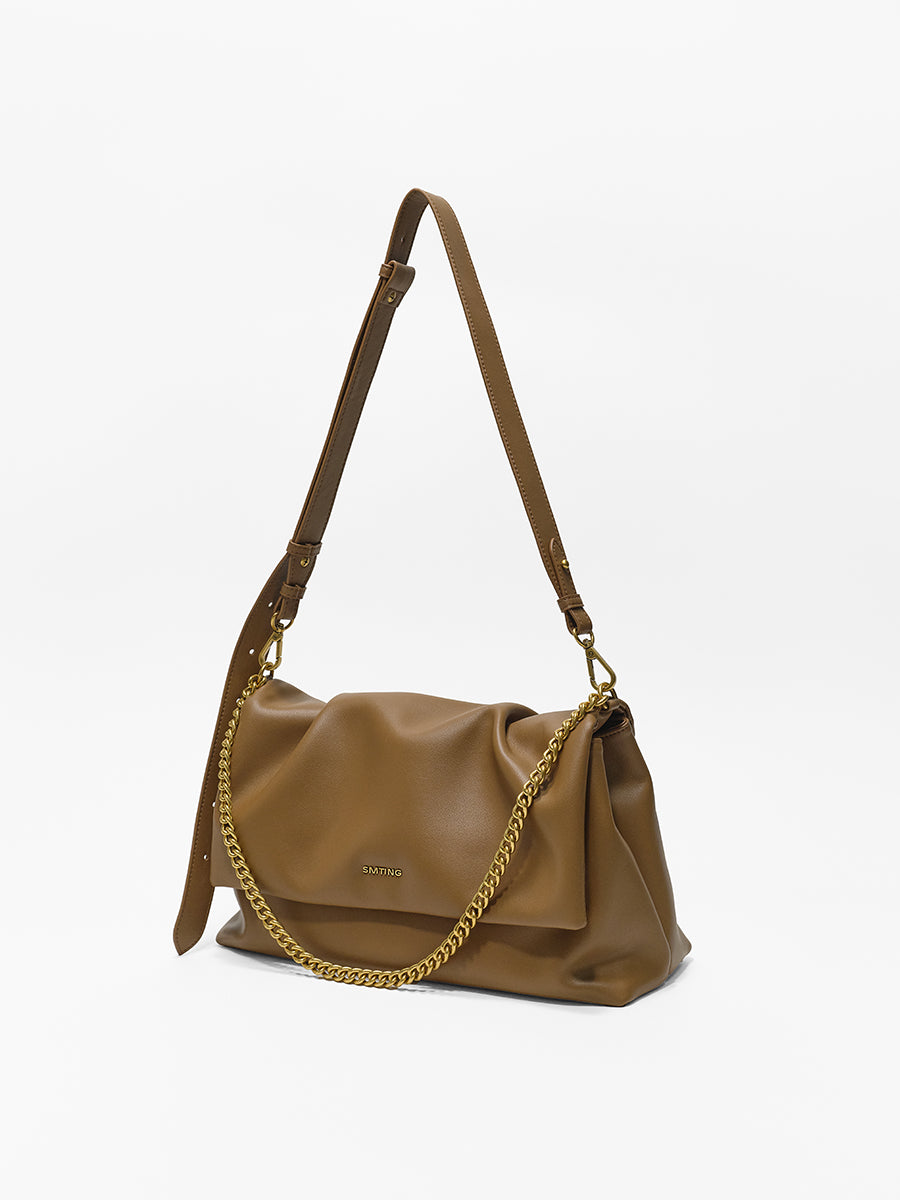 Delicate and luxurious underarm bag