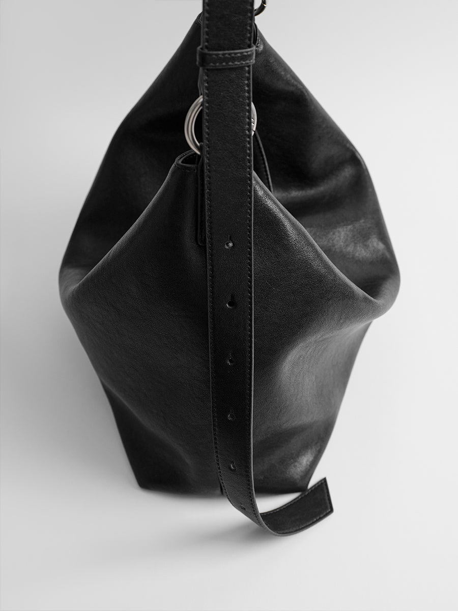 Large-capacity tote bag