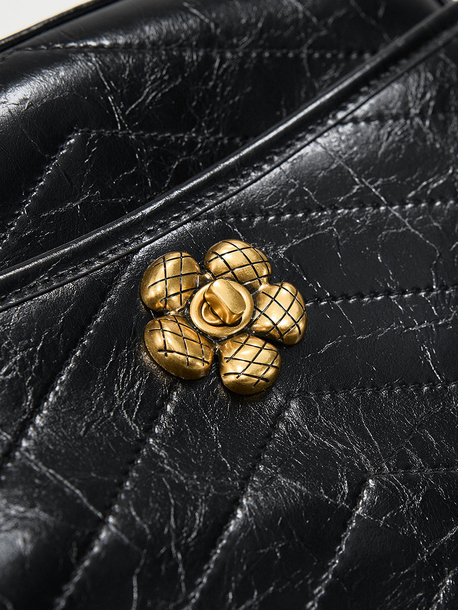 Casual chic chain bag