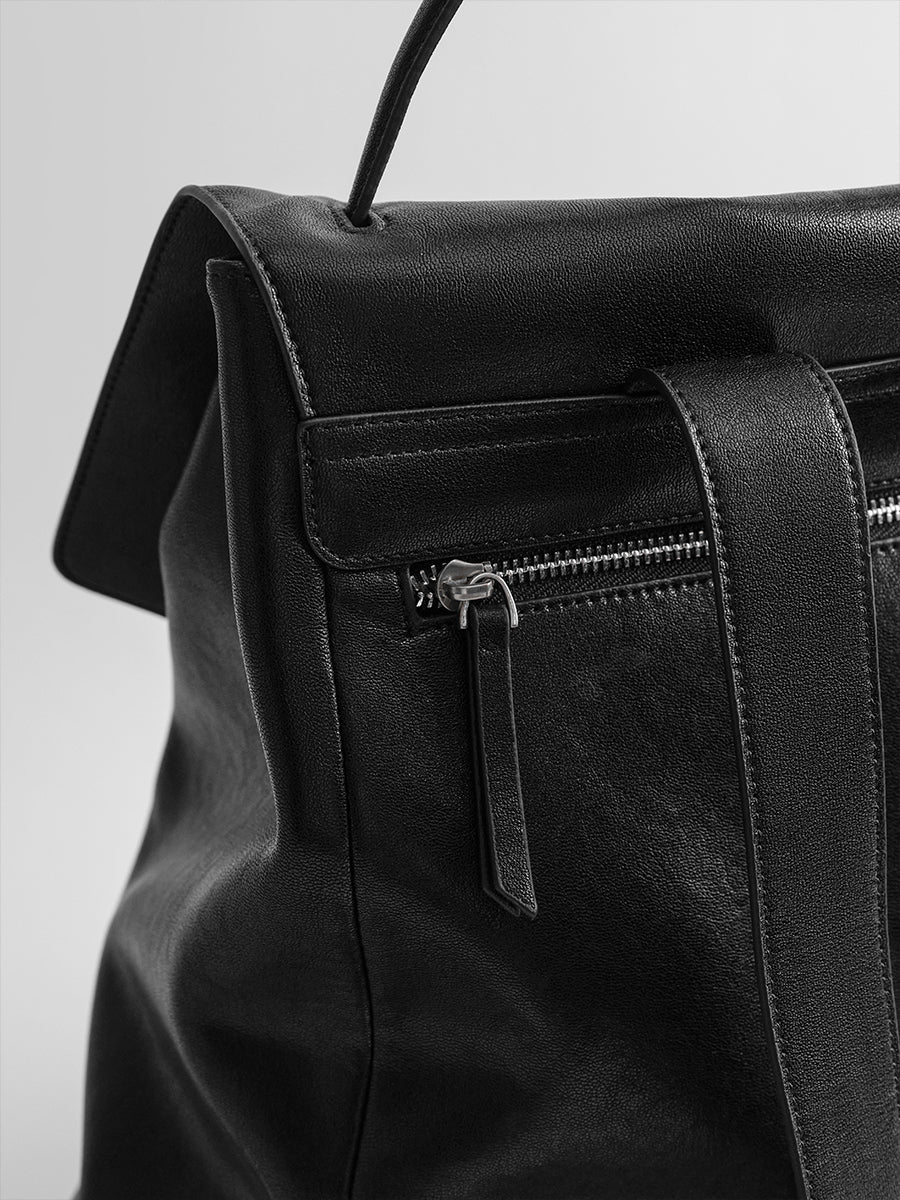 Large-capacity backpack