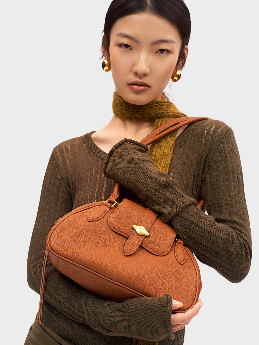 Minimalist chic casual french baguette bag