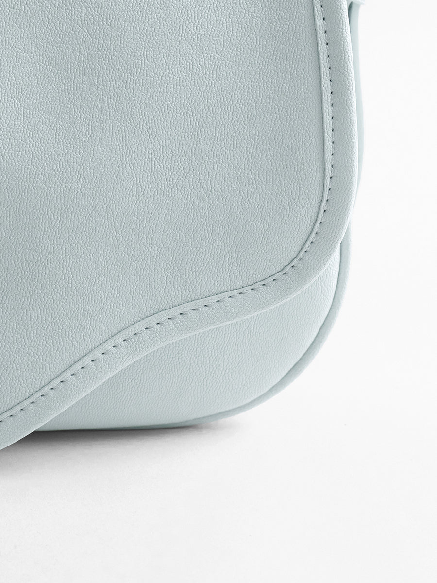 Luxurious lightweight shoulder bag with premium feel