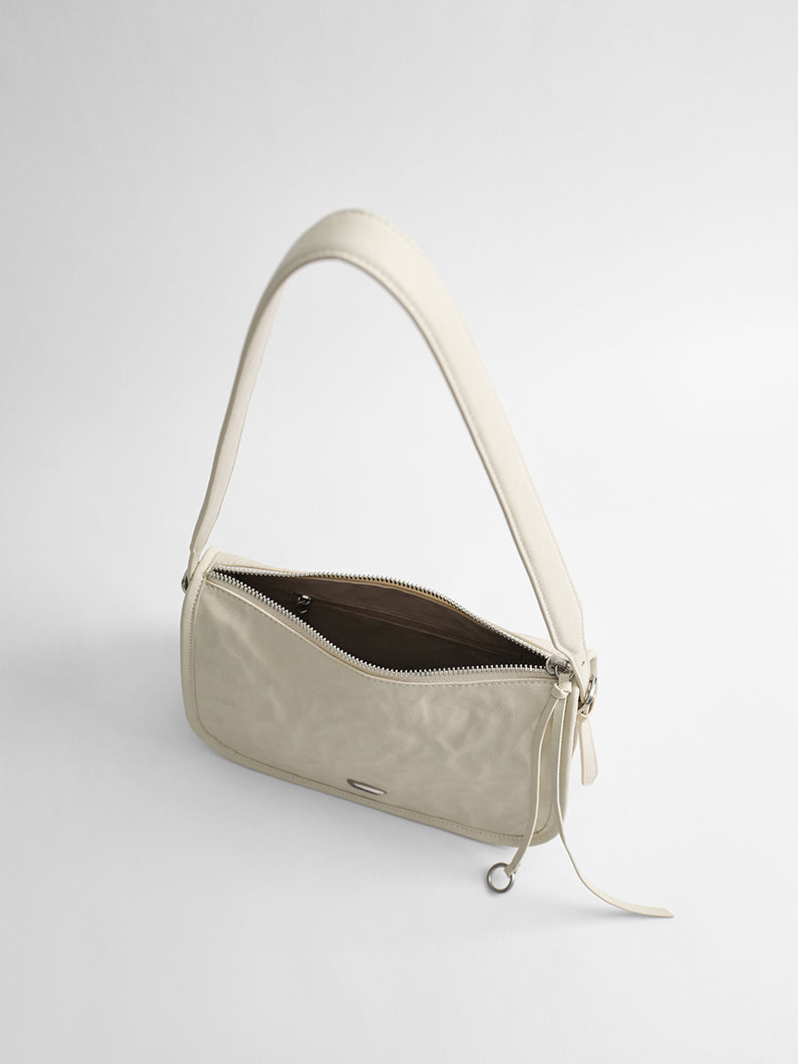 Luxurious and versatile underarm bag